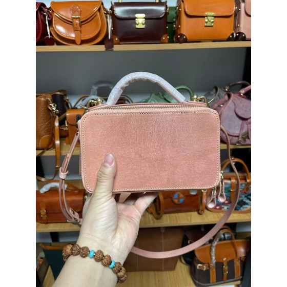 Handmade thickened vegetable-tanned leather trunks and bags